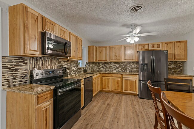 Building Photo - 3745 N Hills Dr