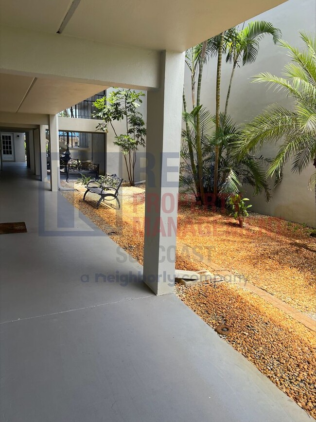 Building Photo - 649 S Tamiami Trl