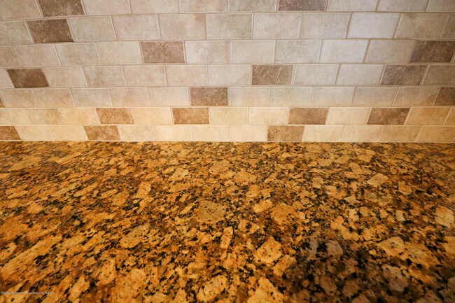 Building Photo - 330 Shore Dr