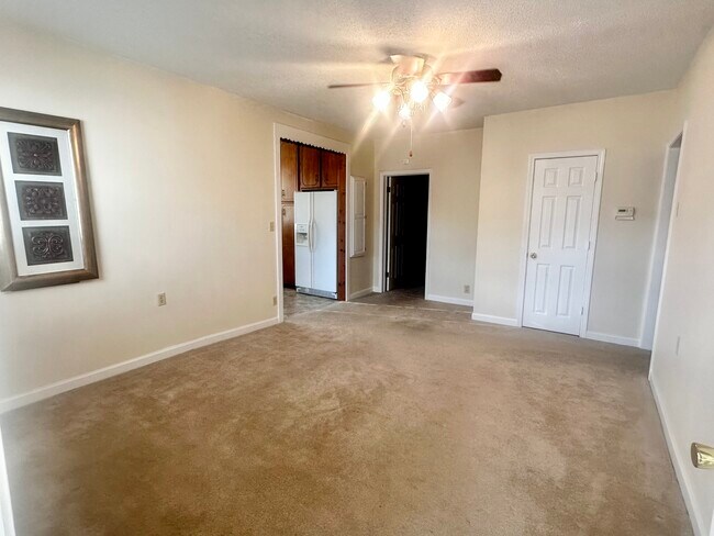 Building Photo - 502 E Tombigbee St