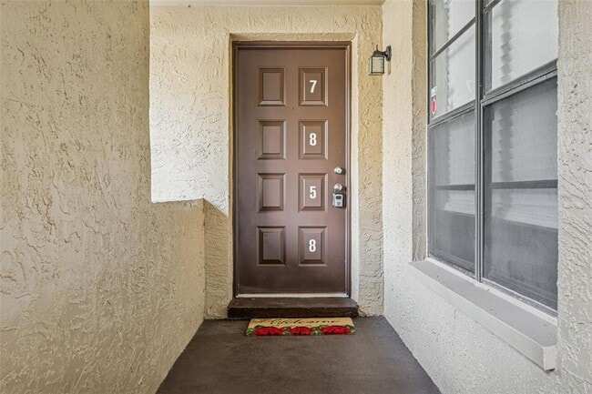 Foto del edificio - 7858 Niagara Ave