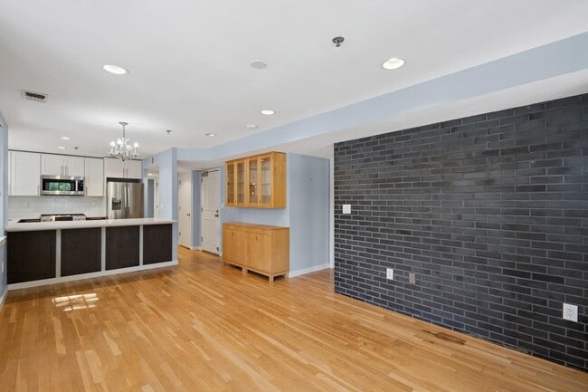 Building Photo - 1320 Bloomfield St