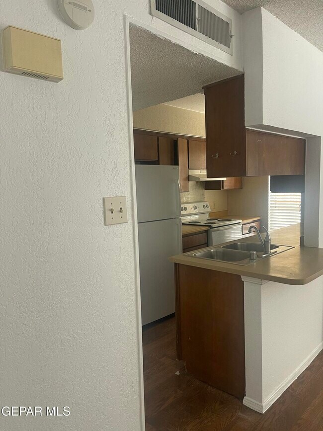 Building Photo - 10720 Forest Ridge Ln