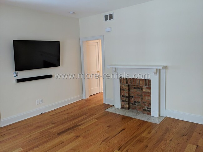 Building Photo - Why rent an apartment?  2 bdr Grandview ho...