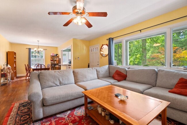 Building Photo - Charming Bungalow in Sunset Hills Neighborhood
