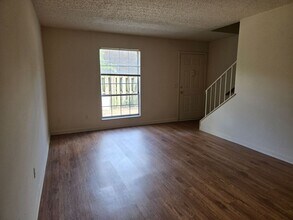Building Photo - 223 Yelton Ct