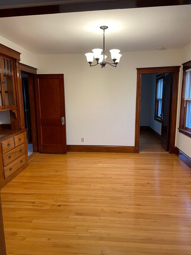Building Photo - 179 Elm St