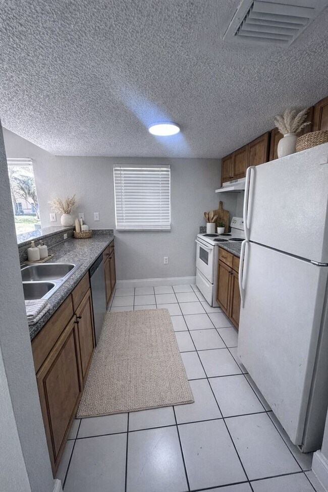 Building Photo - 11574 NW 39th St
