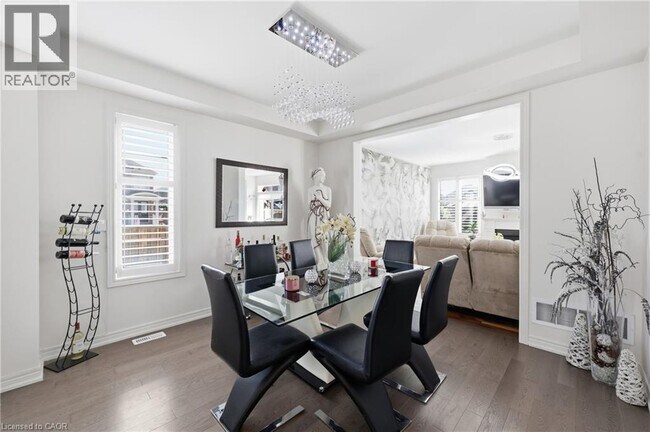 Building Photo - 97 Narbonne Cres