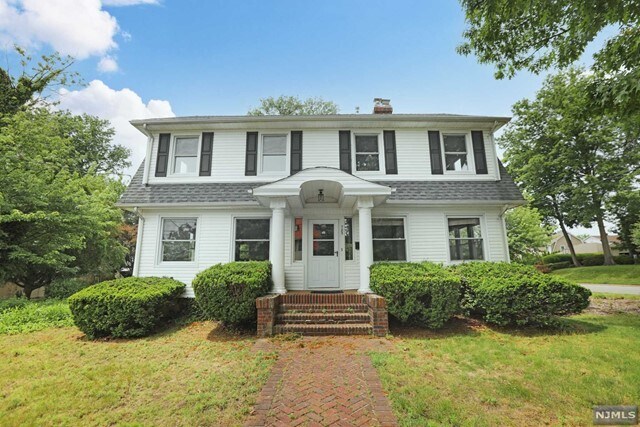 Building Photo - 785 Summit Ave