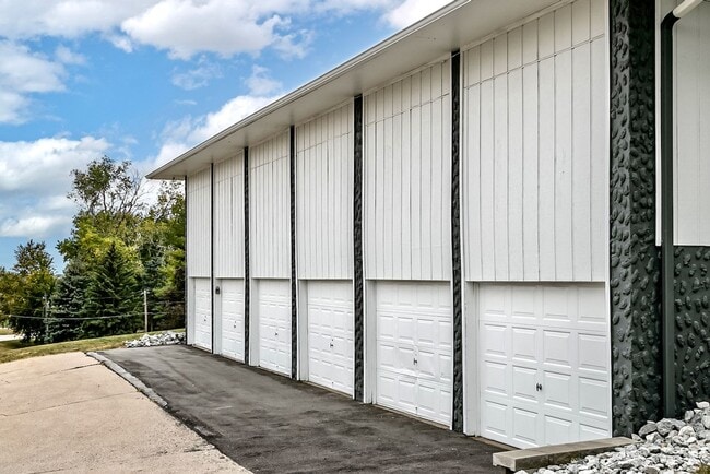 Building Photo - UPDATED 1-Bedroom Apartment at Gaslight Village!