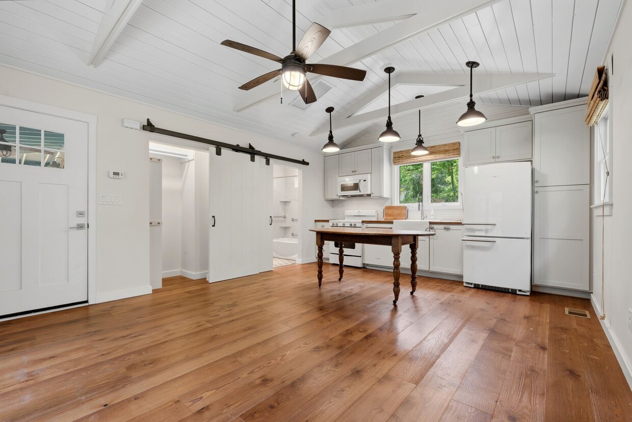 Charming 1BR ADU in Coveted Hope Valley with Private Screened Porch - Charming 1BR ADU in Coveted Hope Valley with Private Screened Porch