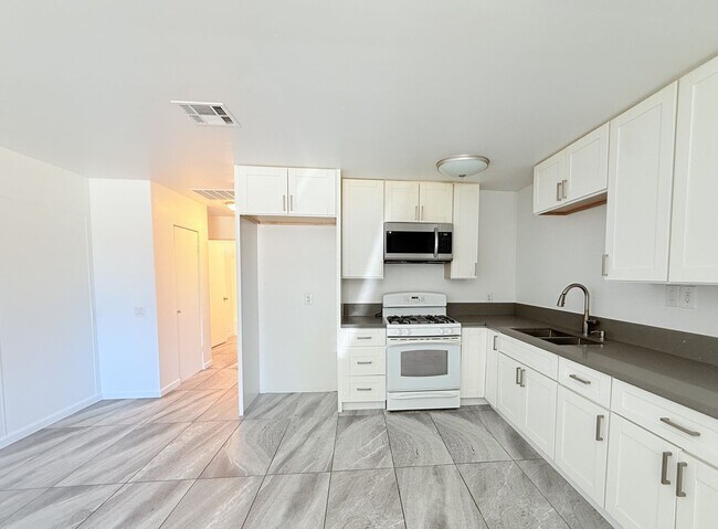 Foto del edificio - AVAILABLE NOW!!! 2 Bedroom / 1 Bathroom Ap...