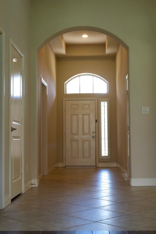 Entranceway - 2302 Lost Bridge Ln