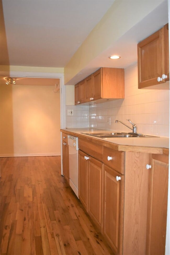 Foto del edificio - 1628 Gunderson Ave