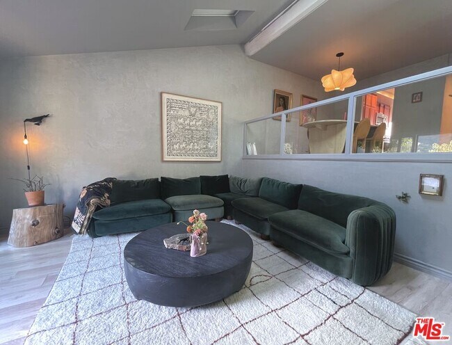 Foto del edificio - 1267 Palisades Dr