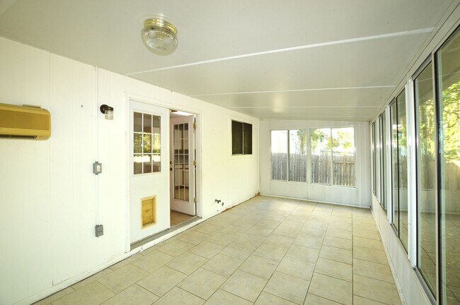 Foto del edificio - 9602 Copper Creek Dr