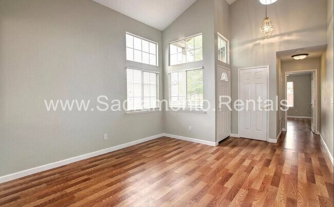 Building Photo - Spacious Elk Grove 5bd/3ba House with 3 Car Garage