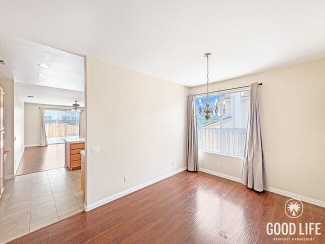 Foto del edificio - Gorgeous 3B/2BA House w/ Attached Garage, Storage Sheds, and Tons of Space!