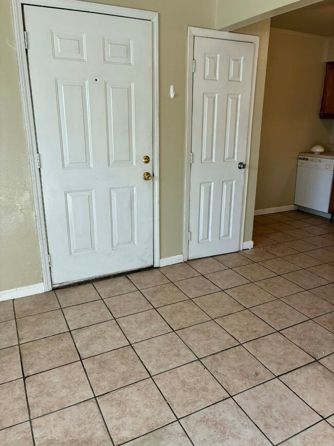 Building Photo - 1170 Grand Terrace Dr