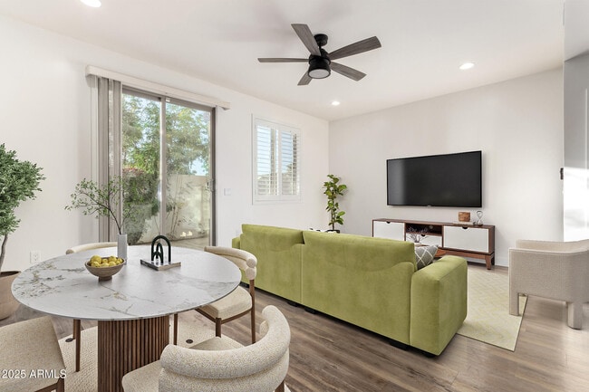 Building Photo - 1270 E Curry Rd