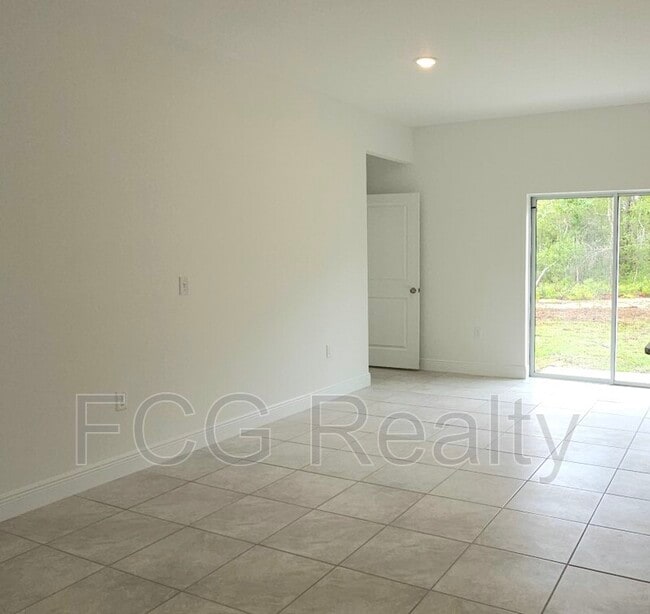 Building Photo - 464 Marion Oaks Dr