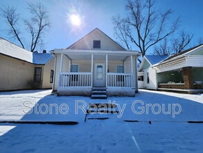 Building Photo - 1657 5th Ave