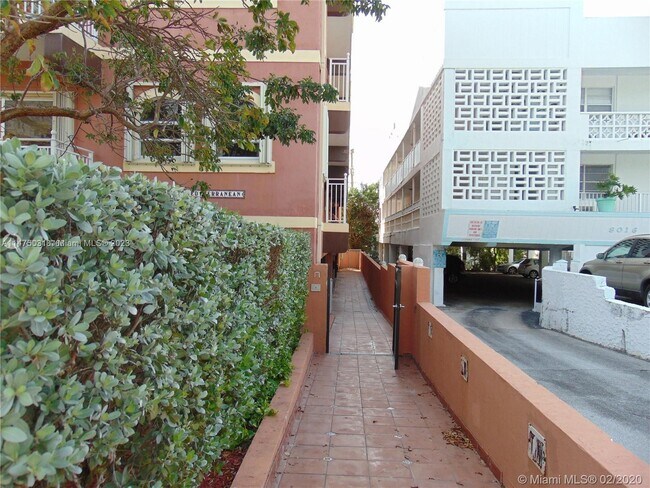 Building Photo - 9008 Collins Ave