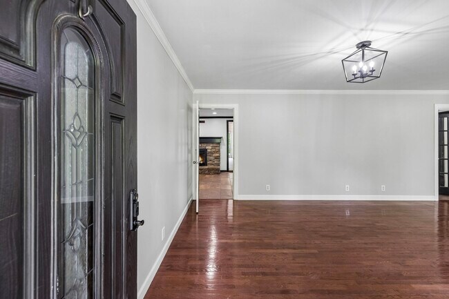 Building Photo - 326 Draper Cir