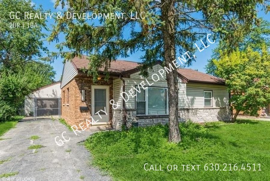 Foto principal - *** SINGLE FAMILY BRICK RANCH / 2 BDRM / A...