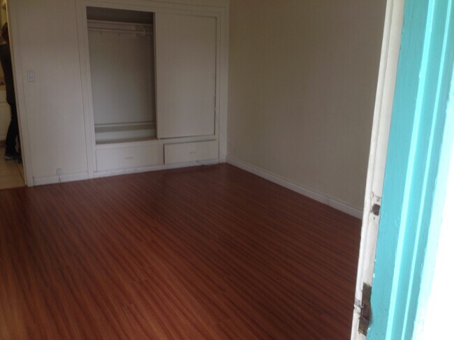 Building Photo - 479 Landfair Ave.