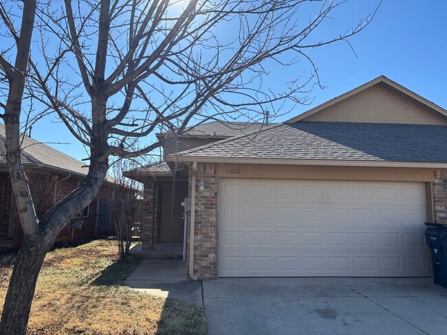 Photo - Wonderful Duplex in Yukon! House