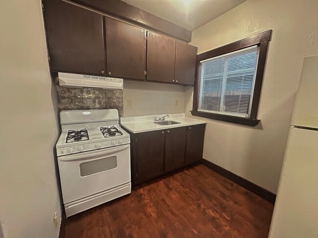 201 East Sixth Street-1 - 201 East Sixth Street-1 Apartment