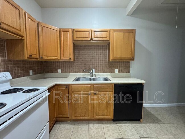 Foto del edificio - 1366 Clermont Ave