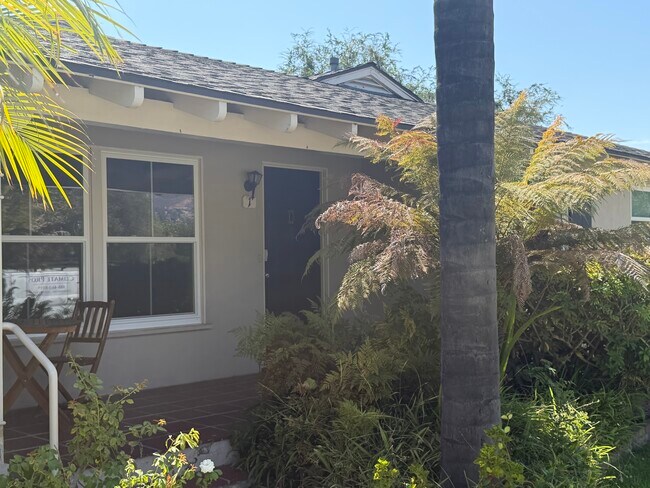 Building Photo - 1220 E Glenoaks Blvd