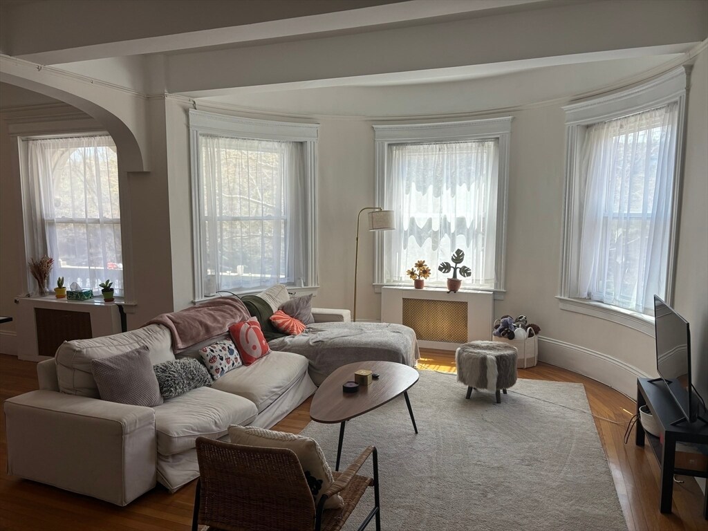 Primary Photo - 1070 Beacon St