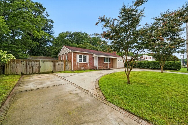 Foto del edificio - 107 Woods Rd