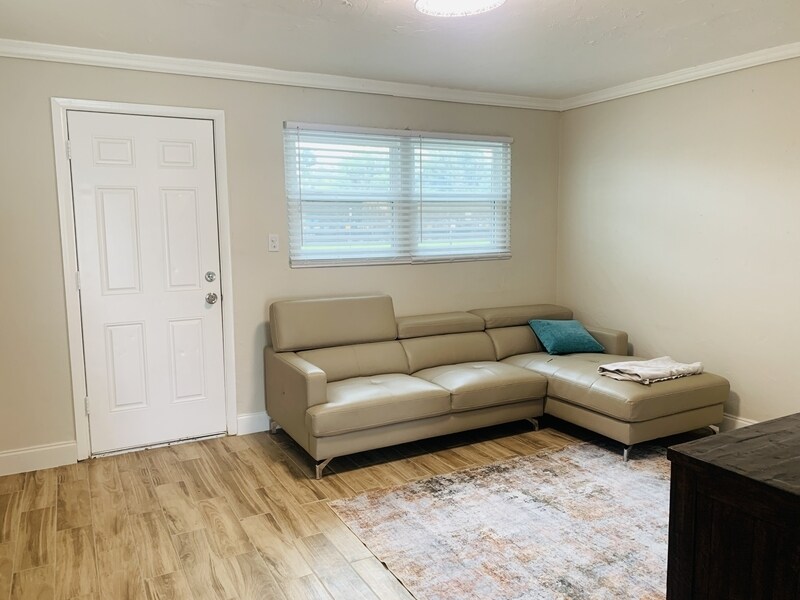 Foto principal - 342 N Charles St