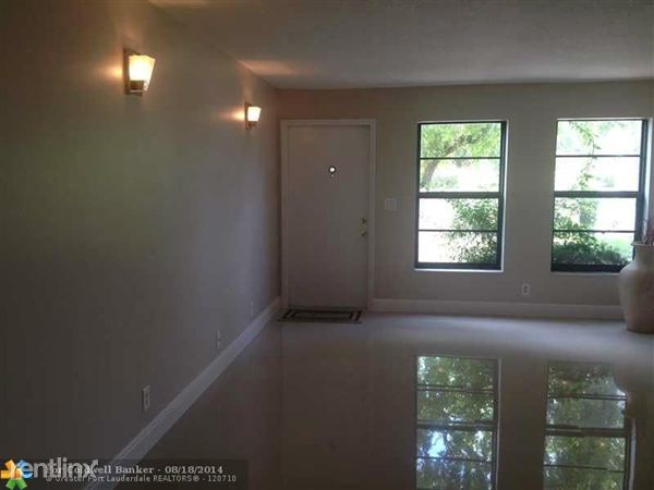 Building Photo - 3057 Coral Springs Dr