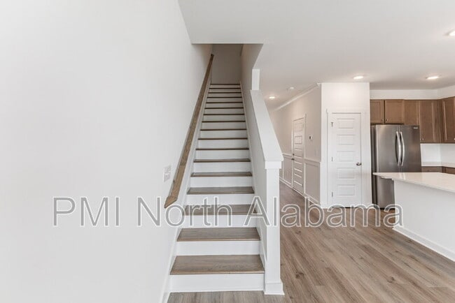 Building Photo - 7574 Discovery Pt Dr NW