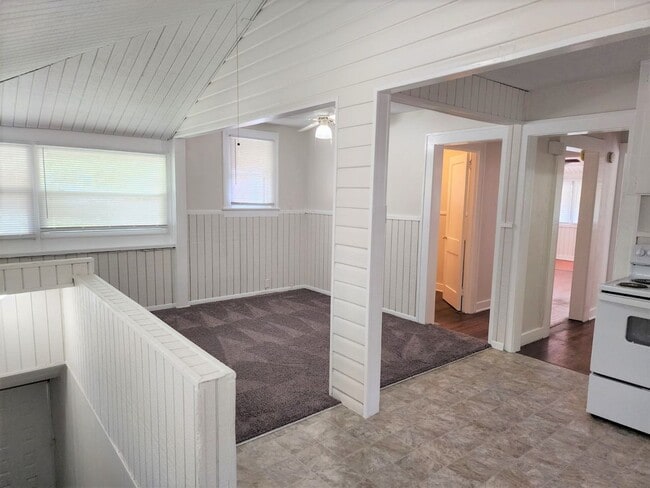 Photo - P204 - #4C Holiday Inn Apartment
