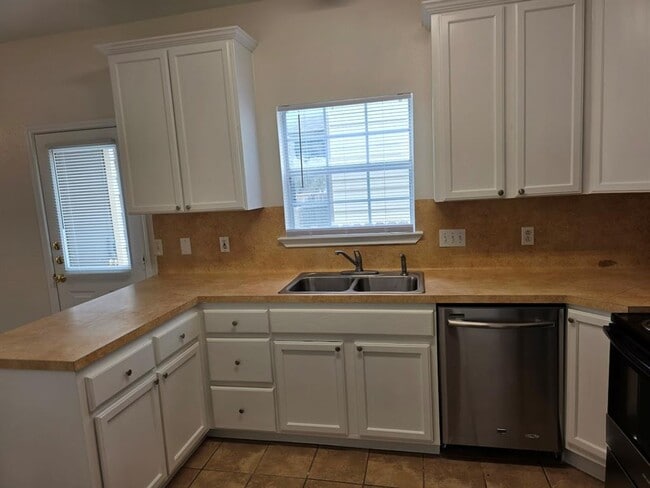 Building Photo - 3308 Elija St