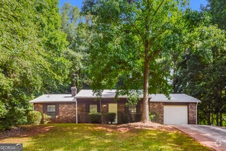 Building Photo - 4585 Old Lake Dr