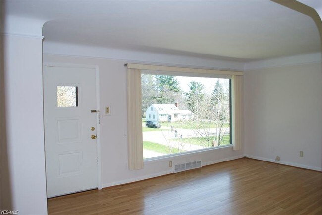 Building Photo - 5322 Eastview Dr