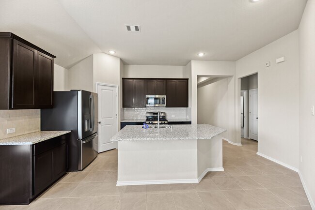 Foto del edificio - 1330 Lakeside Crk Rd