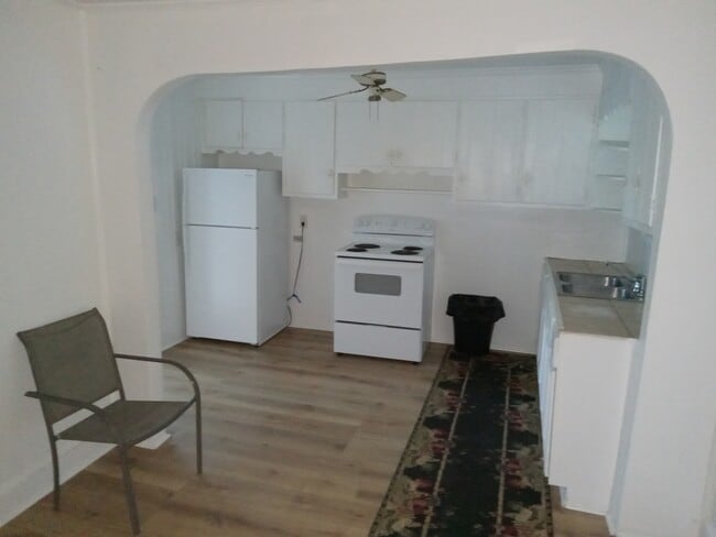 Building Photo - 443 Mulberry St