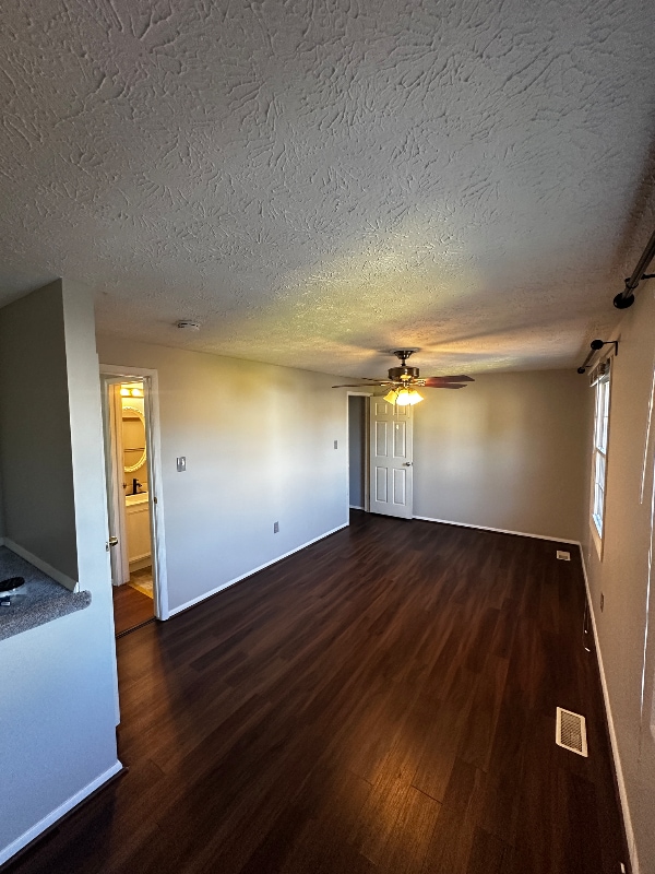 Building Photo - 14505 Farmcrest Pl