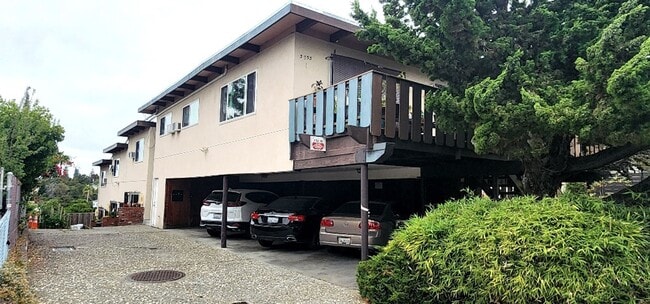 Building Photo - Diamond District Beauty: 2 Bed, 1.5 Bath o...