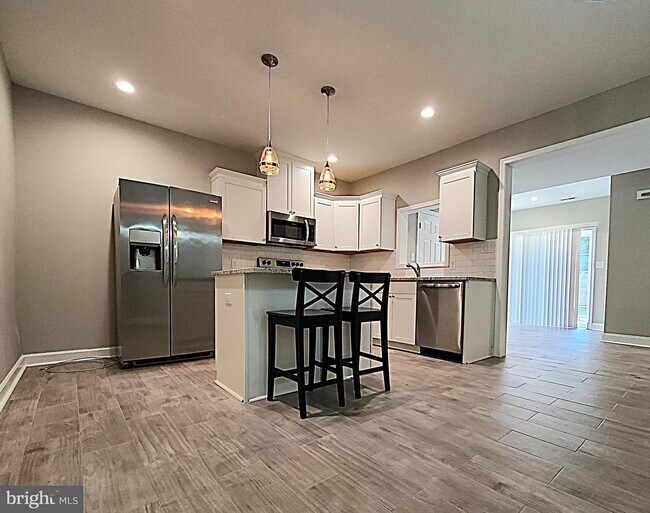 Building Photo - 7 Pebble Beach Dr