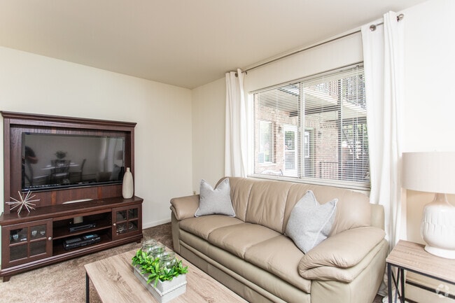 2BR, 1BA - 768 SF - The Anna Apartments